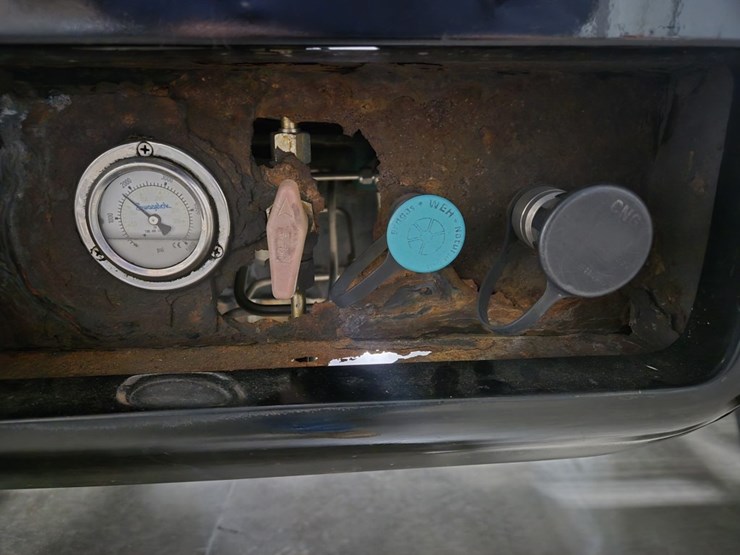 #2295-•-2016-freightliner-cascadia-day-cab-truck-tractor-image-21