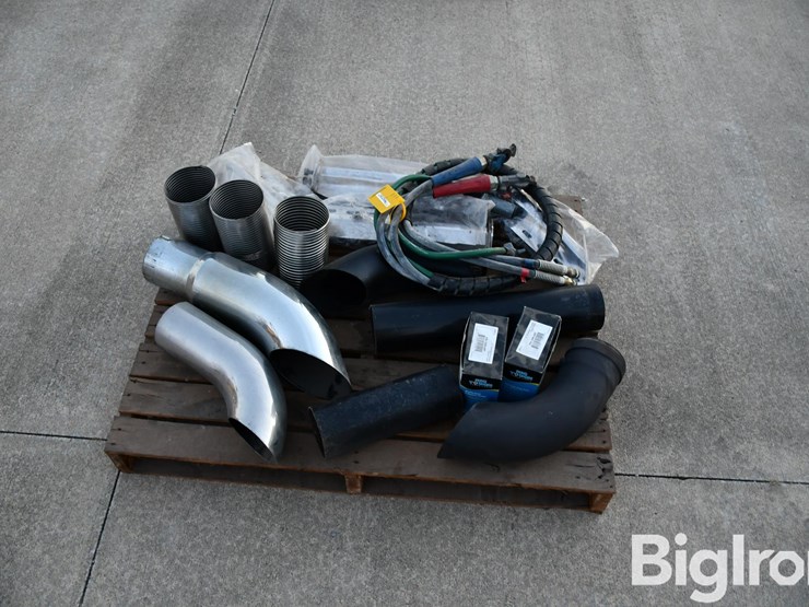 pallet-of-truck-tractor-parts-image-6