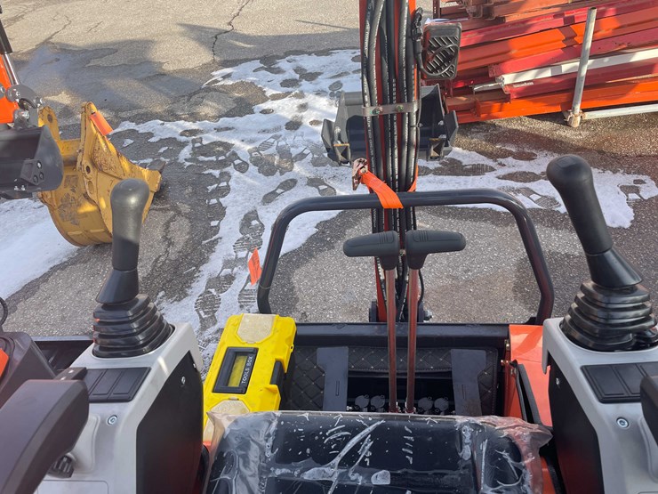 #2000-•-2025-unused-me18-mini-excavator-(o9)-image-4