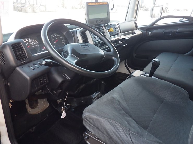 2020-hino-268a-image-12