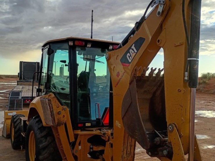 2018-caterpillar-420f2-image-2