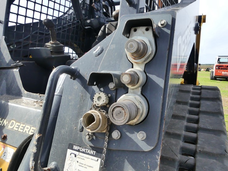 2020-deere-317g-image-12