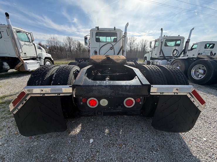 2016-mack-pinnacle-cxu613-image-12