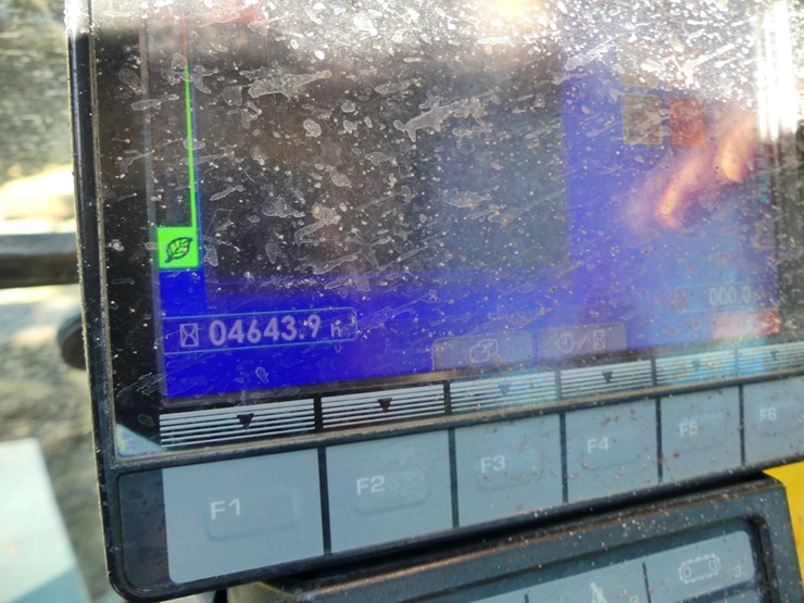 komatsu-pc138us-lc-image-15