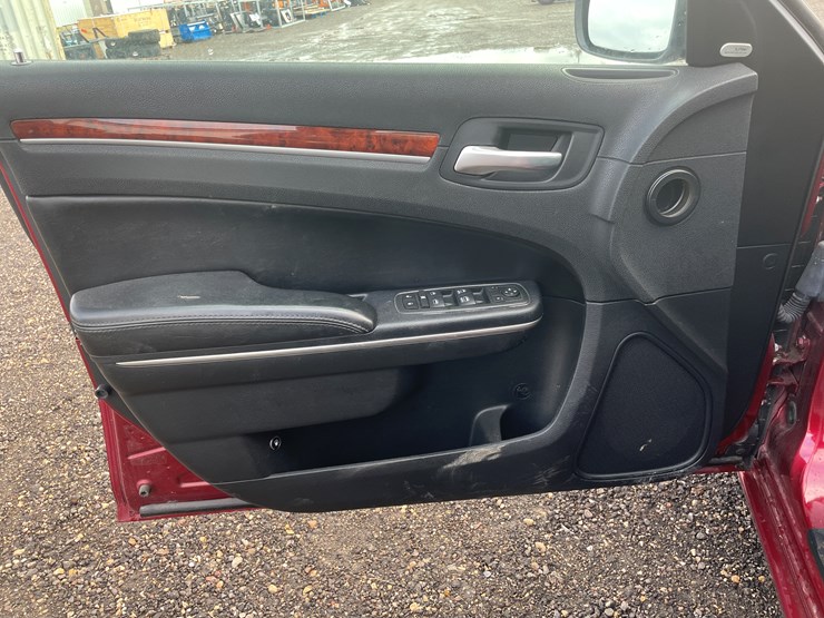 #1024-•-2012-chrysler-300-awd-sedan-(has-paperwork-to-obtain-title)-image-41