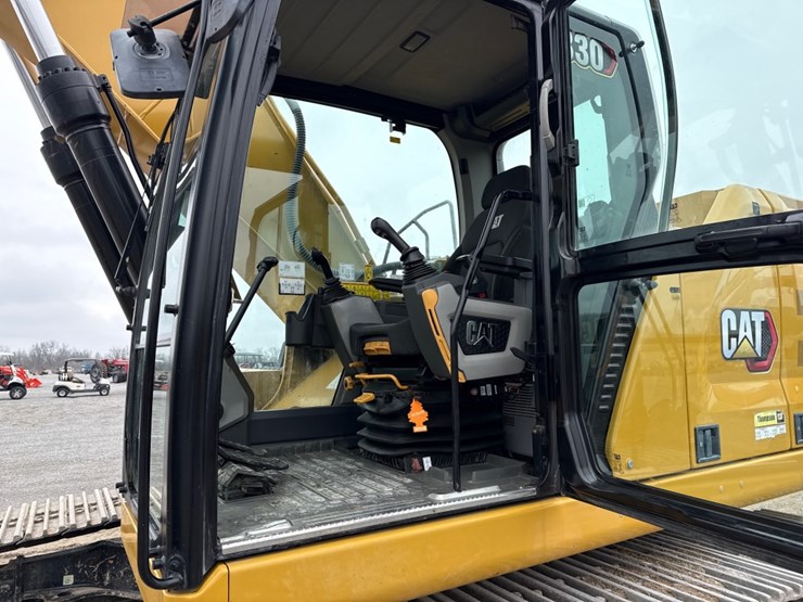 2021-caterpillar-330-image-17