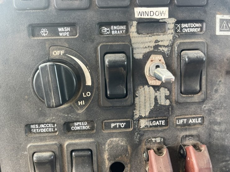 #1556-•-1999-mack-e7-460-day-cab-truck-tractor-image-46