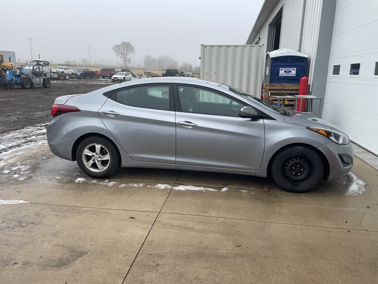 #1048-•-2015-hyundai-elantra-sedan-(has-wi-title)-image-3
