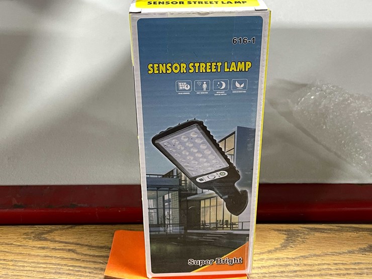 #2072-•-sensor-street-lamp-(t2)-image-1