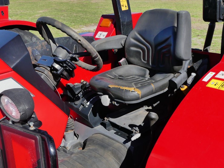 massey-ferguson-4710-image-11