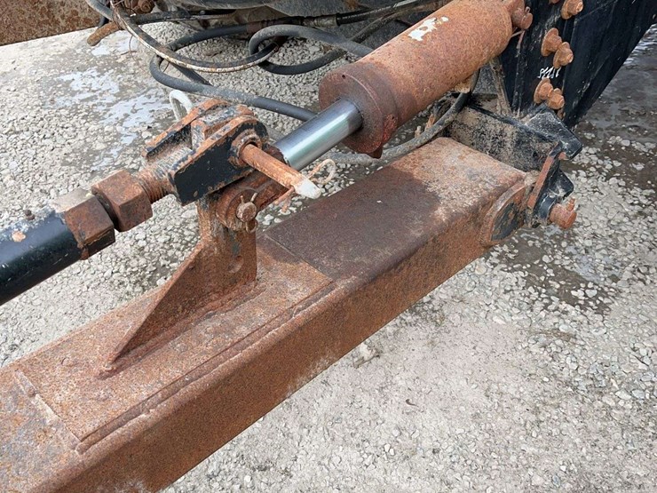 balzer-manure-tank-with-raven-computer-control,-for-knifing-in-manure,-6800-gallon-tank,-hydraulic-pump,-no-pto-image-14