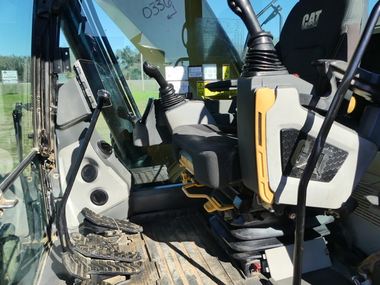 caterpillar-320-image-14