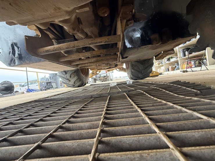 2018-caterpillar-420f2-image-17