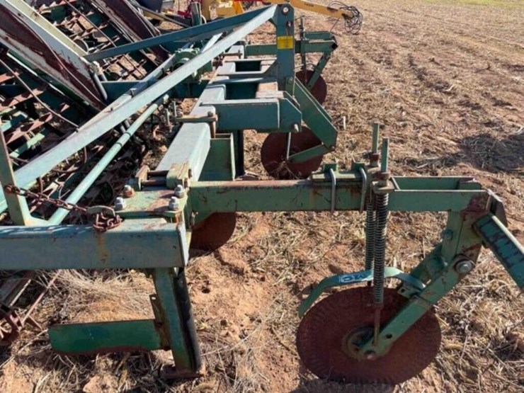 kmc-peanut-digger-image-4