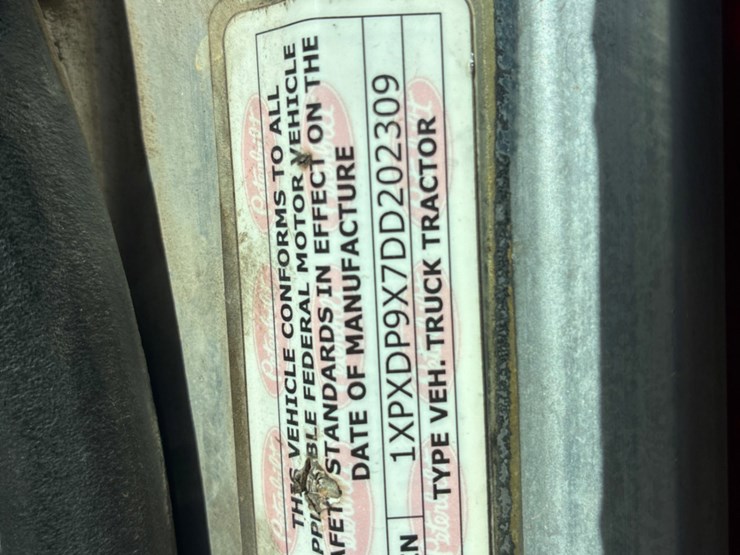 2013-peterbilt-389-image-2