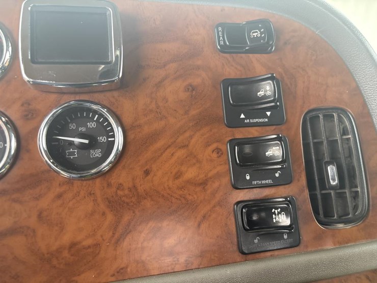 2006-peterbilt-379-image-37