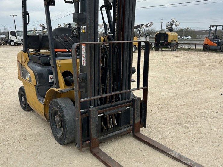 2019-caterpillar-gp25n-image-2