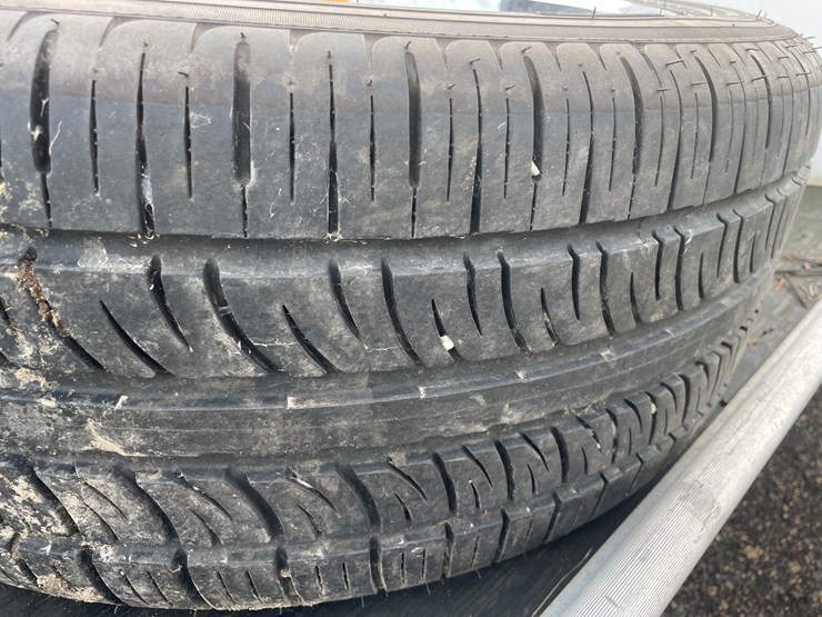 #1449-•-(4)-aluminum-6-bolt-rims-with-tires-image-2