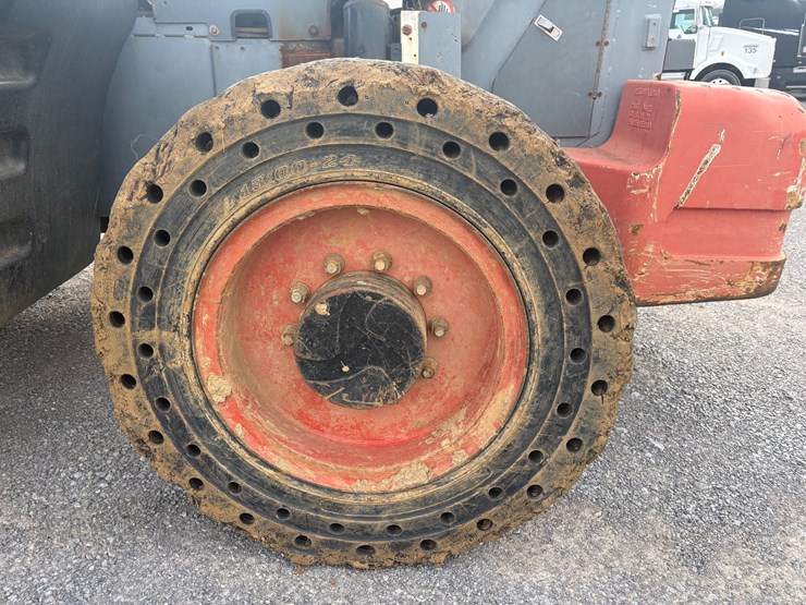 2017-skyjack-sj1056th-image-11