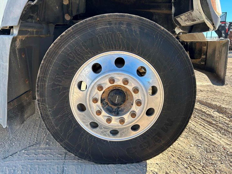 2020-mack-granite-image-16