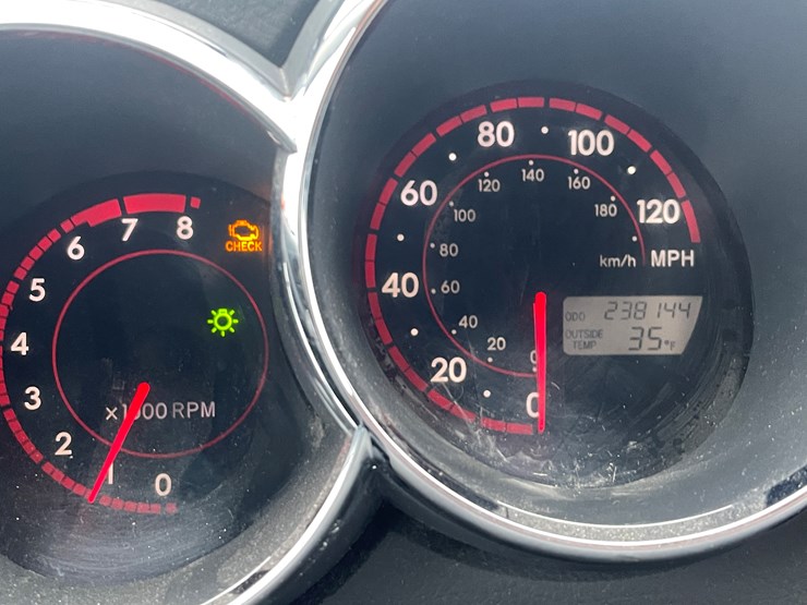 #1026-•-2006-pontiac-vibe-hatchback-(has-wi-title)-image-30