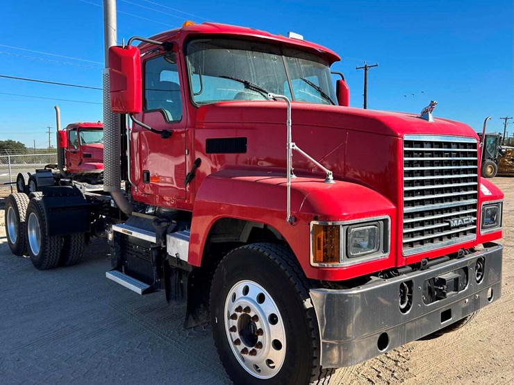 2020-mack-p164t-image-5