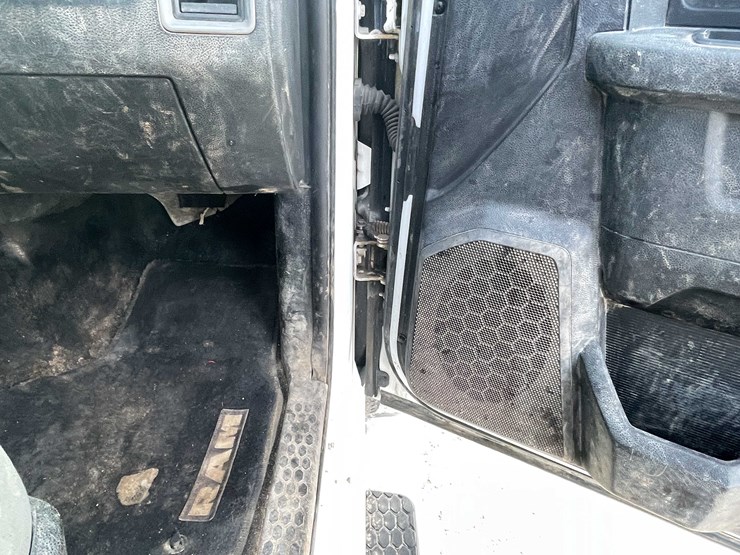 2016-ram-2500-tradesman-image-52