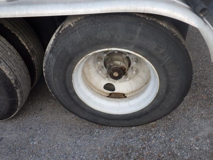 1965-fruehauf-tanker-image-7