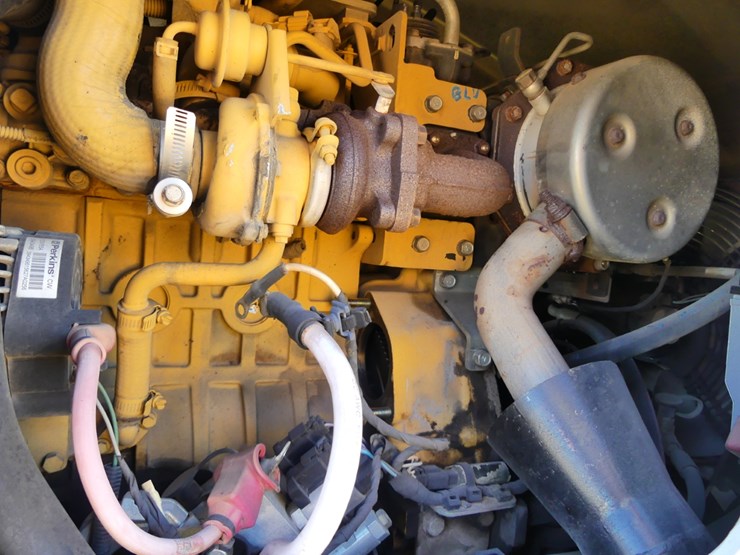 2014-caterpillar-cb24b-image-9