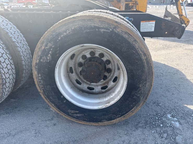 #30491-•-2012-mack-cxu613-tandem-axle-truck-tractor-image-11