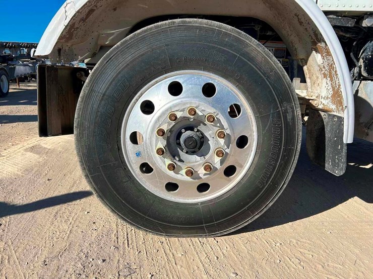 2016-peterbilt-365-image-9