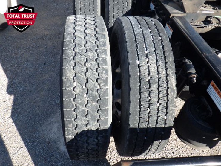 2020-freightliner-cascadia-113-image-17