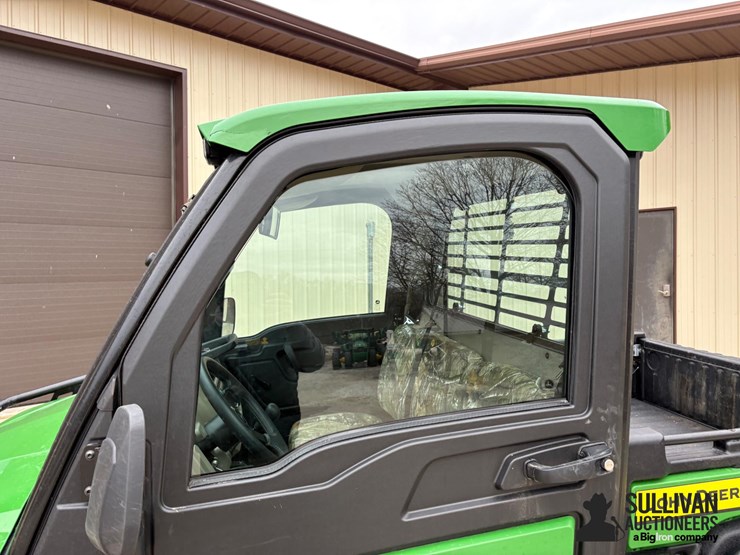 2023-john-deere-gator-image-15