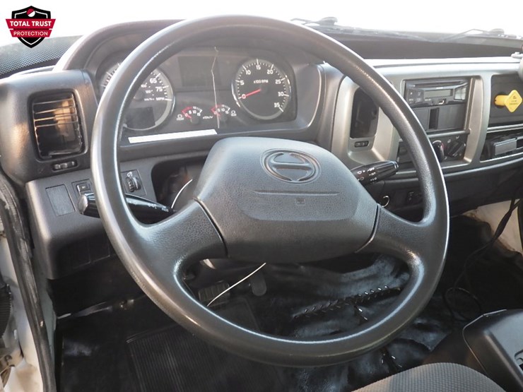 2020-hino-268a-image-10