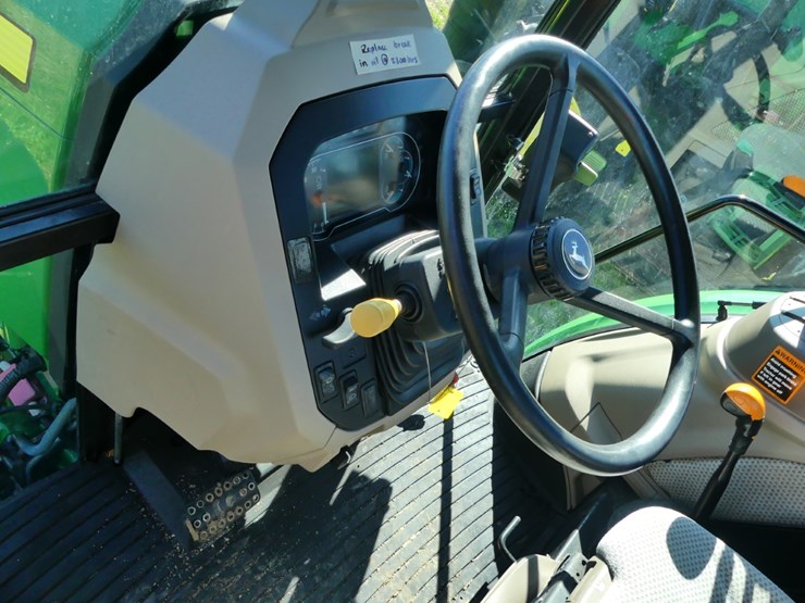 2020-john-deere-6105e-image-14