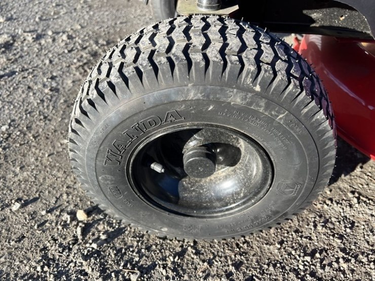 2023-craftsman-r110-ride-on-mower-image-11