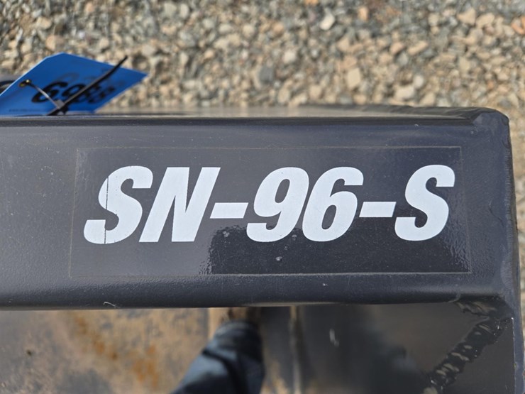 #6001-•-unused-96"-stout-skid-steer-snow-bucket-image-5