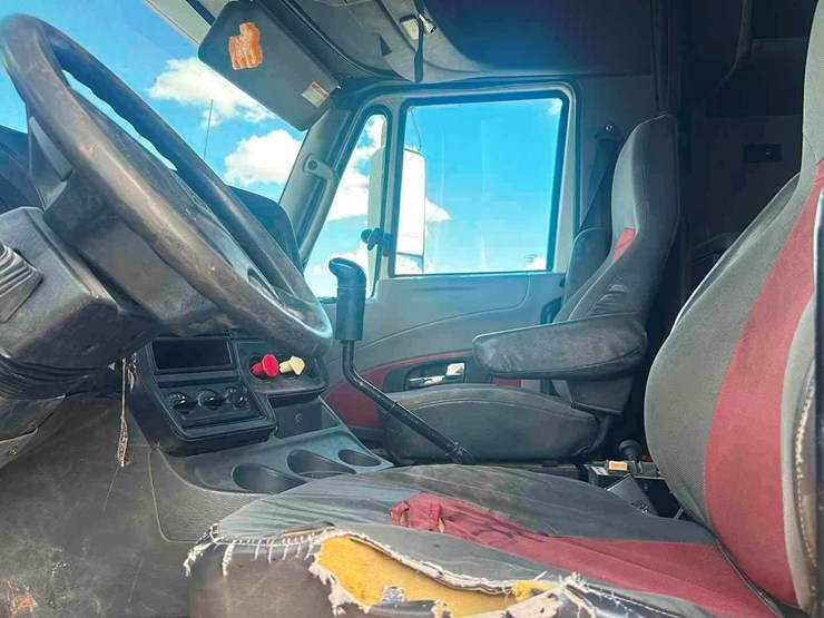 2014-international-prostar-image-5