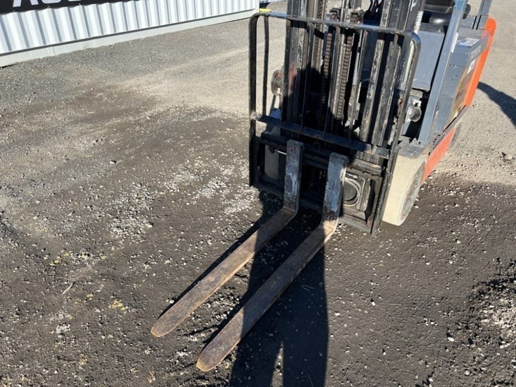 2018-toyota-8fbcu25-image-9