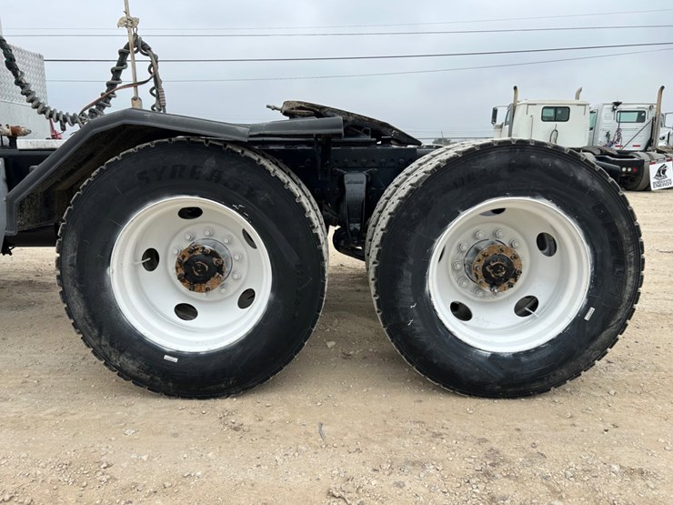 2014-western-star-4900-image-13