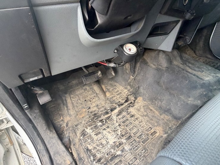 2011-ford-f250-xl-image-15