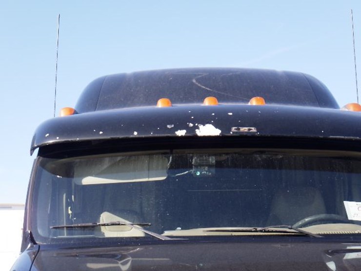 2017-peterbilt-587-image-3