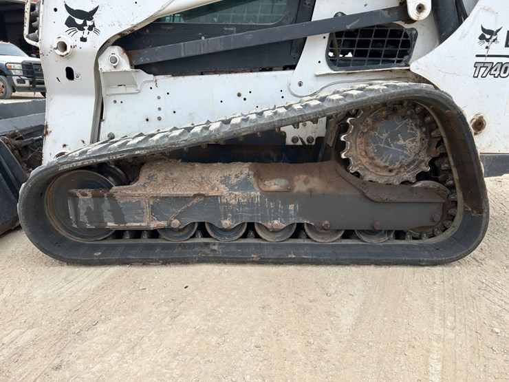 2019-bobcat-t740-image-7