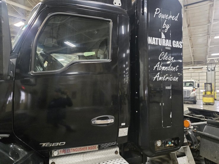 2015-kenworth-t680-image-13