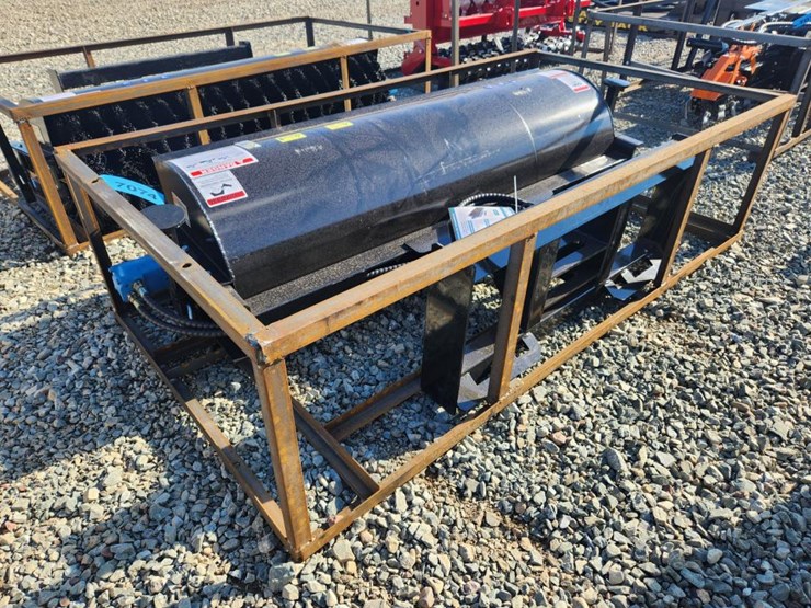 #6011-•-unused-72"-skid-steer-sweeper-attachment-image-2