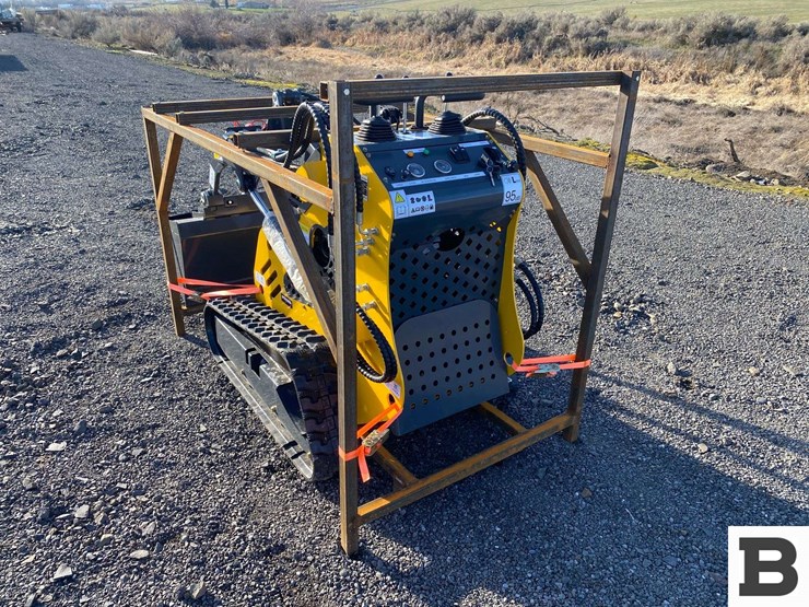 2025-sdlanch-sdll60-mini-skid-steer-loader-image-3