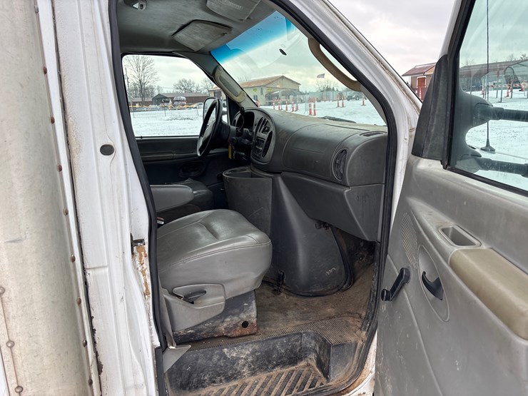 #1117-•-2005-ford-econoline-w/-15'-abc-van-body-image-19
