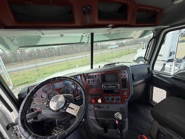 2014-mack-pinnacle-chu613-image-32