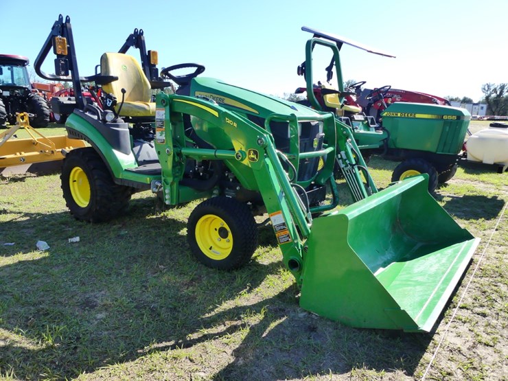 2021-john-deere-1025r-image-2