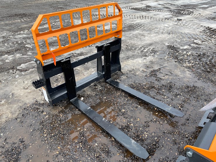 #1170-•-unused,-landhonor-pallet-fork-image-2